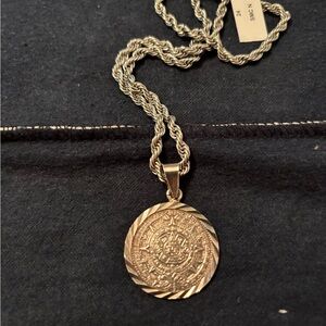 Elegant SS Aztec calendar Pendant Necklace